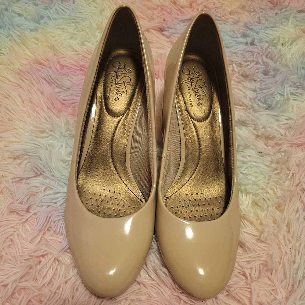 Life Stride Nude Patent Heels - Size 9.5 M